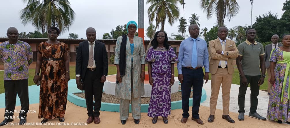 CEREMONIE D'HONNEUR A L'EMBLEME NATIONAL