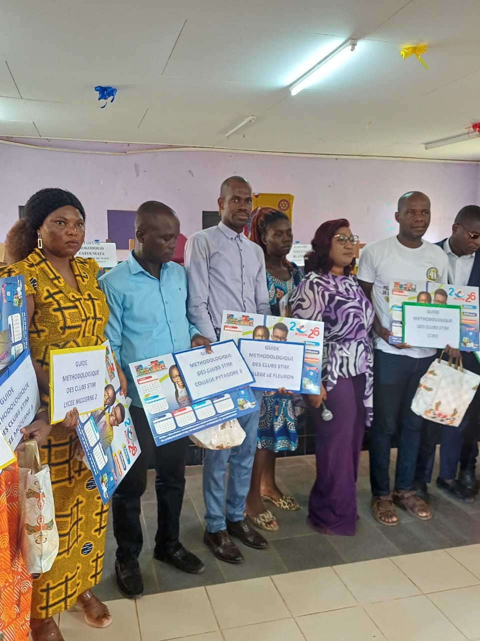 CEREMONIE DE REMISE DES FEUILLES DE ROUTE POUR LA CREATION DES CLUBS SCIENTIFIQUES FEMININS