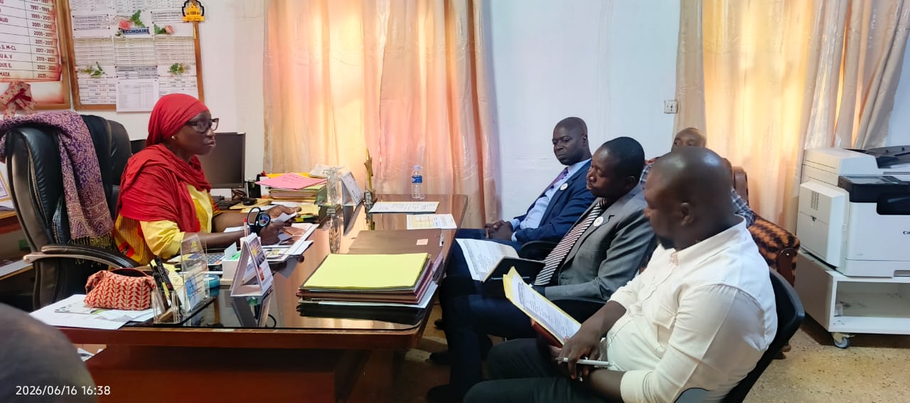 Mme LA DRENAET ACCORDE UNE AUDIENCE A UNE EQUIPE DE LA DR FONCTION PUBLIQUE DE GAGNOA